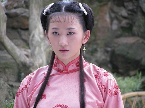 大屋下的丫鬟  李玥飾演荔