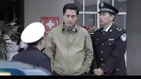 交警被車撞傷，公安局長(zhǎng)打電話報(bào)警，警察卻以在吃飯為由拒接出警