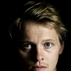 托爾·林德哈特Thure Lindhardt